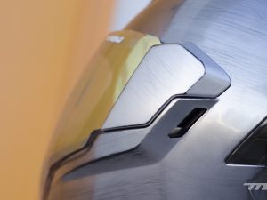 Mecanismo integrado de actuación para el visor interior