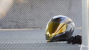 Lee más sobre el artículo Icon Airflite: un casco de estética futurista muy poco discreto a precio ajustado