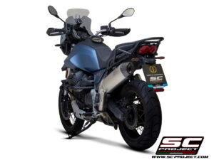 MOTO GUZZI V85 TT (2019-2020)<br>Silenciador X-Plorer II GT con tapa de fibra de carbono