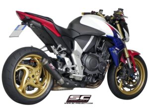 HONDA&nbsp;CB1000R (2011 – 2017)<br>Silenciador GP-M2, fibra de carbon, con tubería de salida mecanizada CNC, para el catalizador original