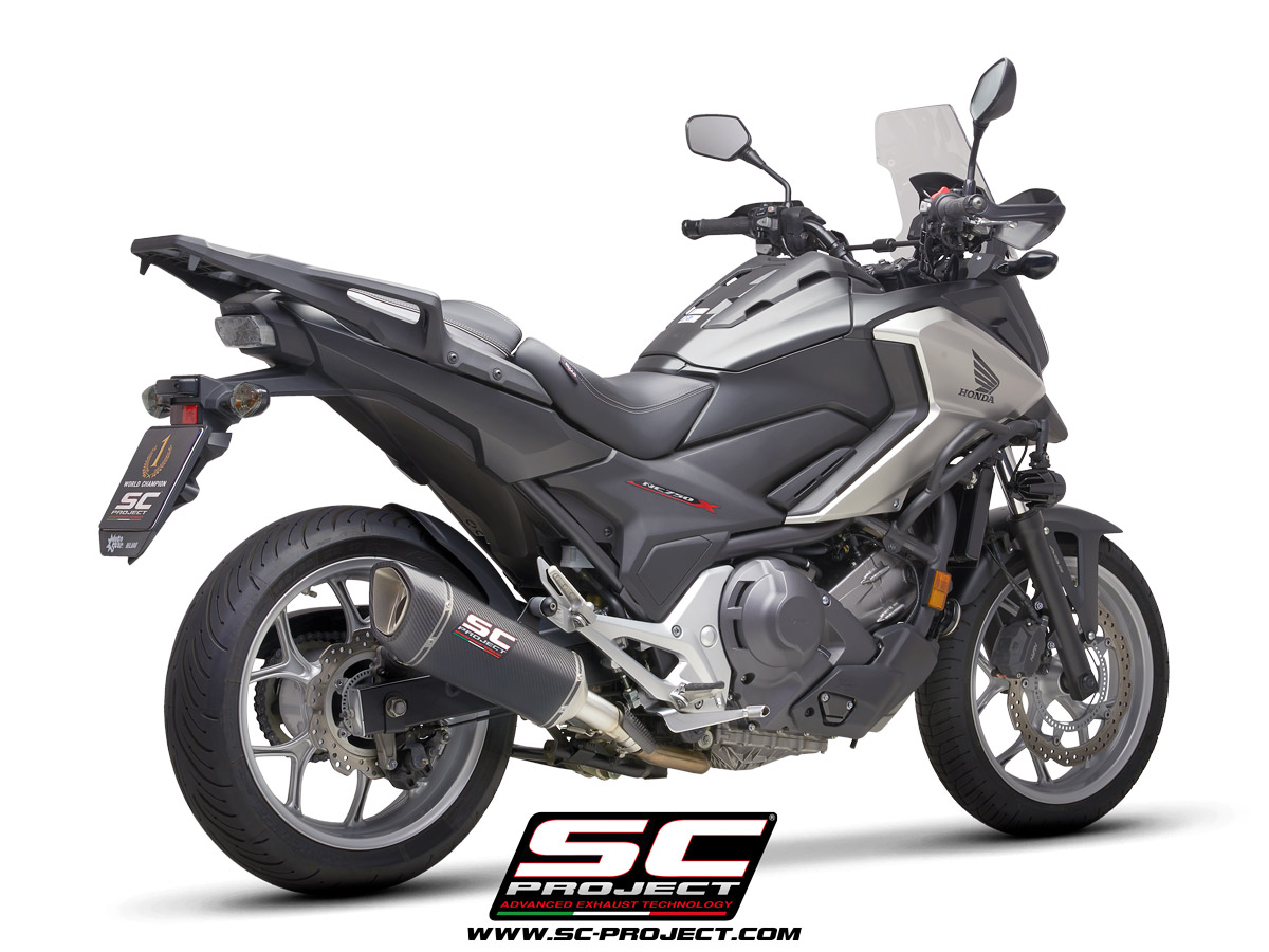 Honda_NC750X_my2016-2019_SC1R-Carbonio_3-4Posteriore