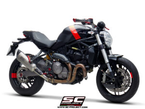 DUCATI&nbsp;MONSTER 821 (2018 – 2021)<br>Silenciador SC1-R, con tapa de fibra de carbono
