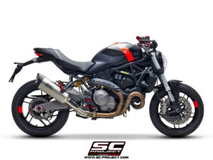 DUCATI&nbsp;MONSTER 821 (2018 – 2021)<br>Silenciador SC1-R, con tapa de fibra de carbono
